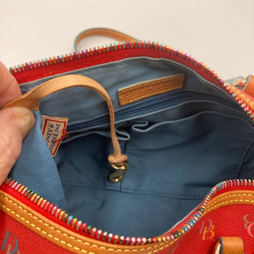 Stylish Dooney & Bourke pink monogram barrel, shoulder/satchel rainbow bag - Picture 6 of 15